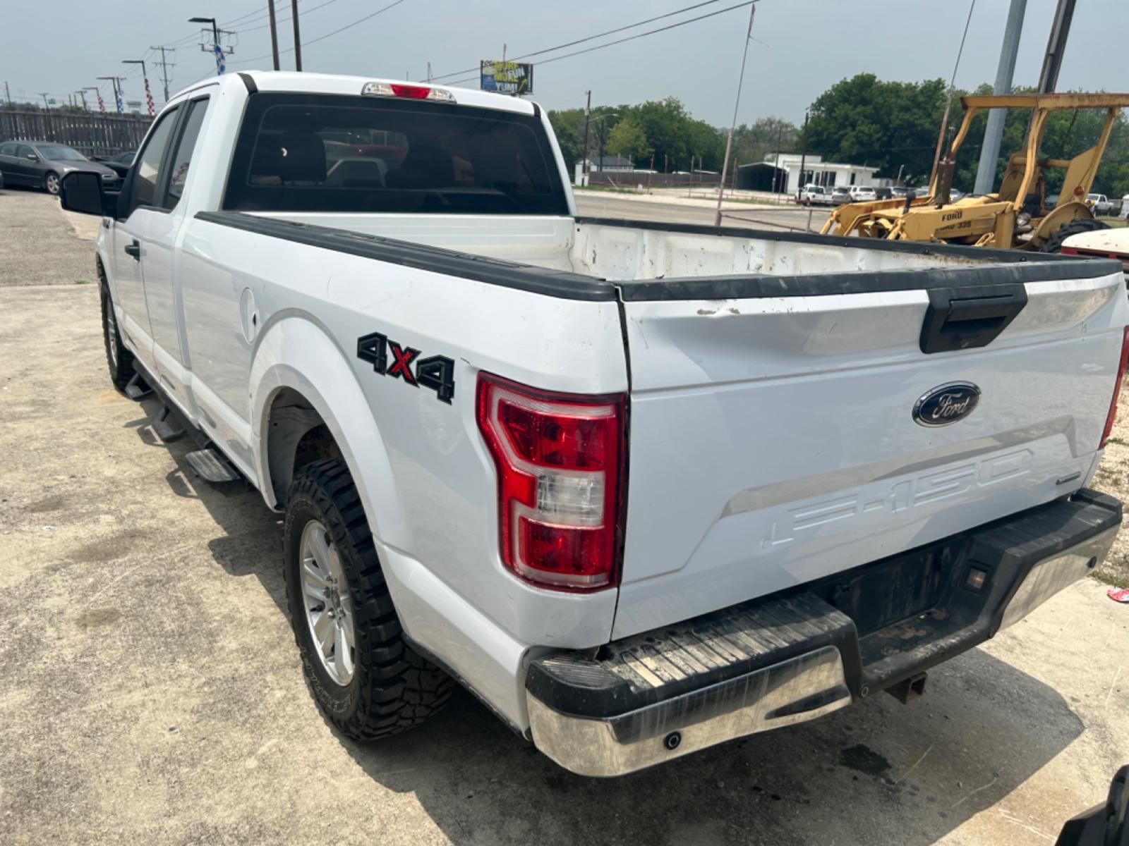 2018 White Ford F-150 XL SuperCab 6.5-ft. 4WD (1FTFX1EG6JK) with an 3.5L V6 DOHC 24V engine, 6A transmission, located at 1687 Business 35 S, New Braunfels, TX, 78130, (830) 625-7159, 29.655487, -98.051491 - Photo #1